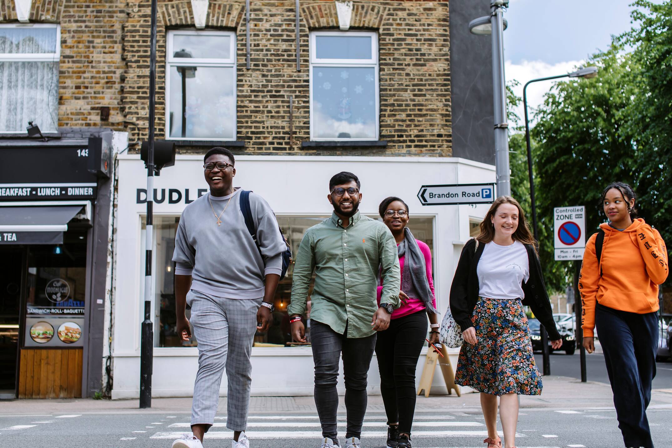 hy_uop_waltham_forest_070.jpg-may_2029 Students walking together